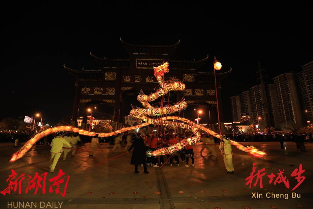 非遗龙狮庆新春 万人空巷夜欢腾_邵阳头条网